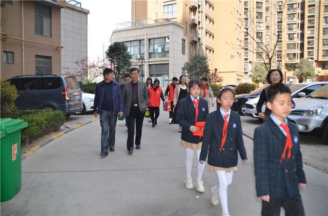 扣好人生第一?？圩?銅川市未成年人保護(hù)中心攜手朝陽中心小學(xué)開展主題活動